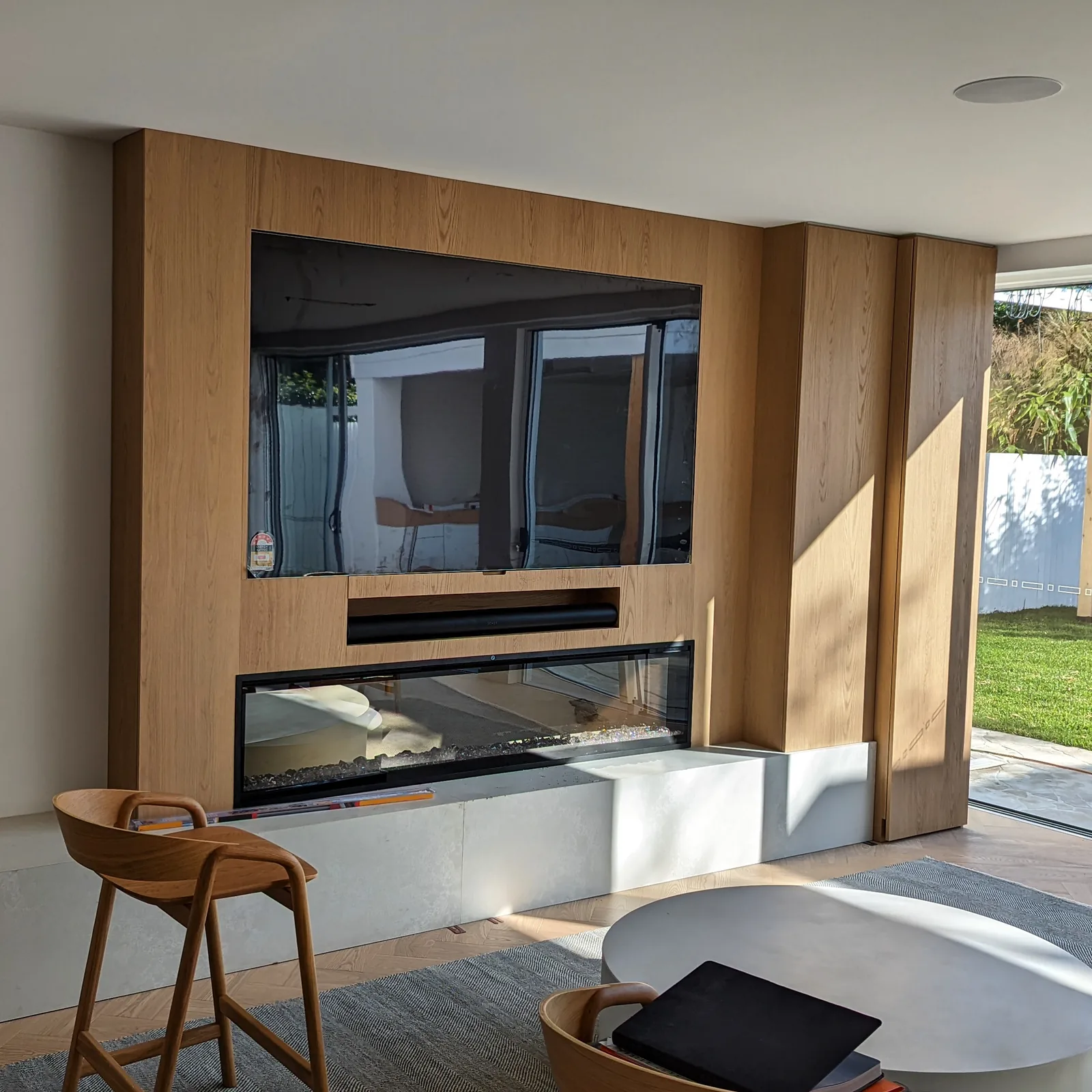 Outdoor living area with built-in fireplace joinery